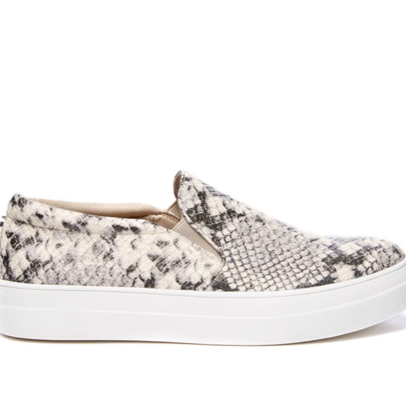 STEVE MADDEN snake pattern slip on’s - Picture 1 of 3